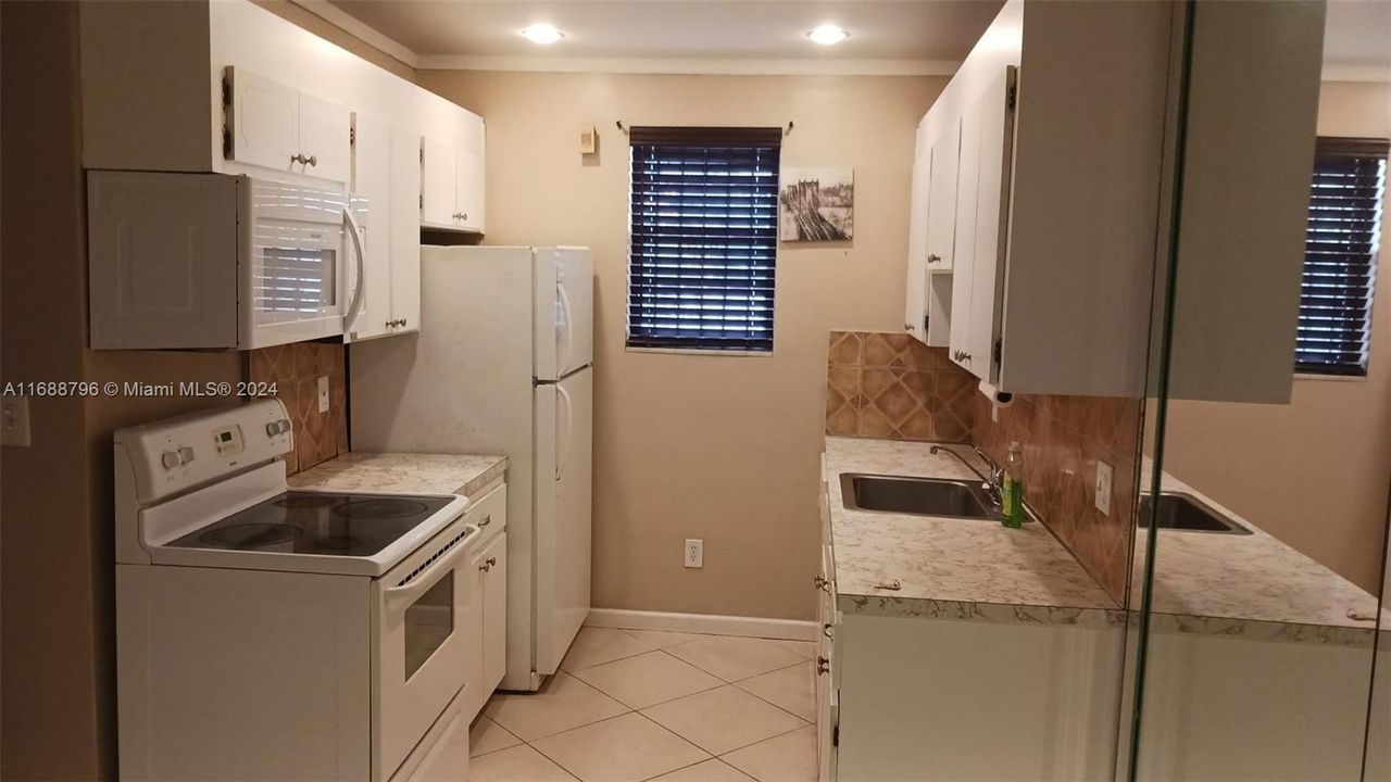 For Rent: $1,750 (1 beds, 1 baths, 646 Square Feet)