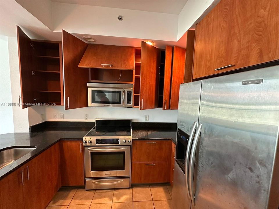 For Rent: $3,300 (1 beds, 2 baths, 1222 Square Feet)