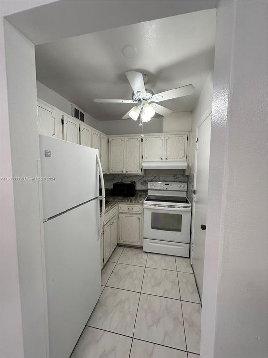 For Sale: $1,700 (2 beds, 1 baths, 860 Square Feet)