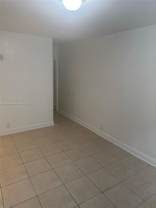 For Rent: $1,500 (0 beds, 1 baths, 2810 Square Feet)