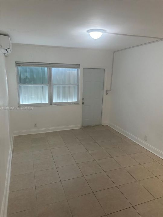 For Rent: $1,500 (0 beds, 1 baths, 2810 Square Feet)