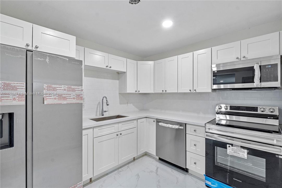 For Sale: $319,000 (2 beds, 2 baths, 1050 Square Feet)