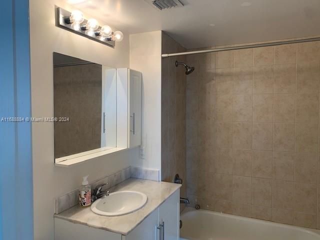 For Rent: $4,100 (3 beds, 2 baths, 1318 Square Feet)