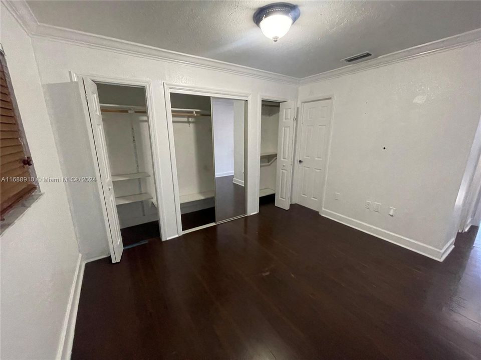 For Rent: $2,500 (2 beds, 1 baths, 893 Square Feet)