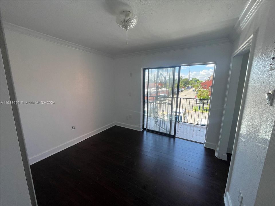 For Rent: $2,500 (2 beds, 1 baths, 893 Square Feet)