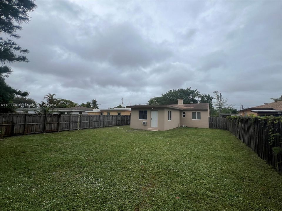 For Sale: $375,900 (3 beds, 2 baths, 1279 Square Feet)