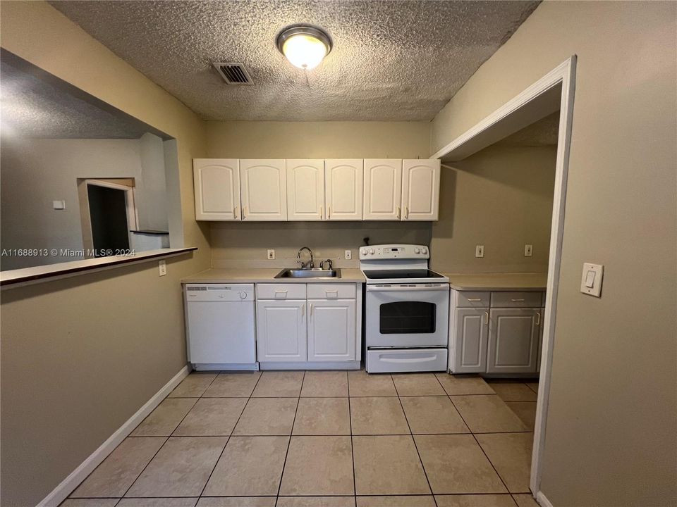 For Sale: $375,900 (3 beds, 2 baths, 1279 Square Feet)