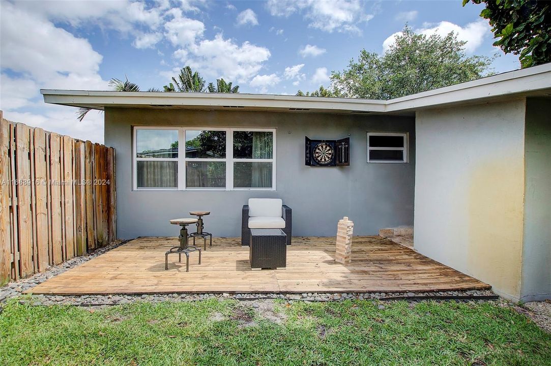 For Rent: $3,400 (3 beds, 2 baths, 1116 Square Feet)