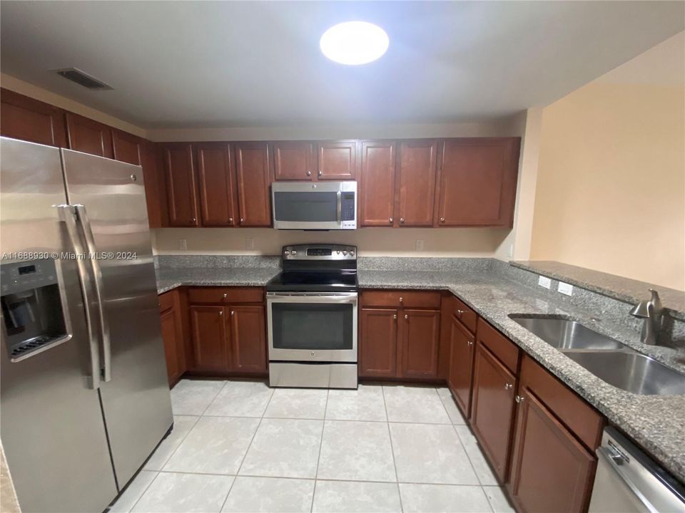 For Rent: $3,100 (3 beds, 2 baths, 1227 Square Feet)