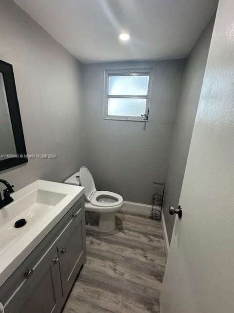 For Rent: $2,100 (2 beds, 1 baths, 1000 Square Feet)