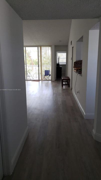 For Rent: $2,700 (2 beds, 2 baths, 1128 Square Feet)