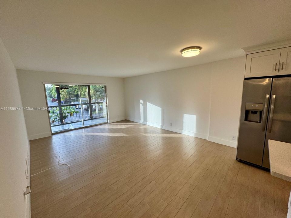 For Rent: $2,400 (2 beds, 2 baths, 1060 Square Feet)