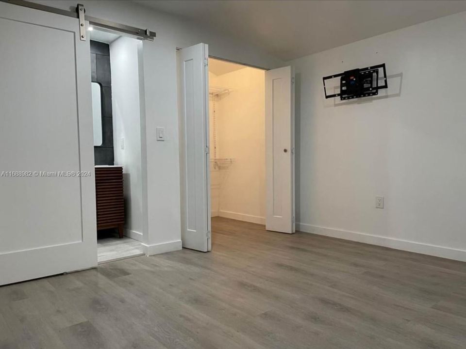 For Rent: $3,000 (2 beds, 1 baths, 1180 Square Feet)