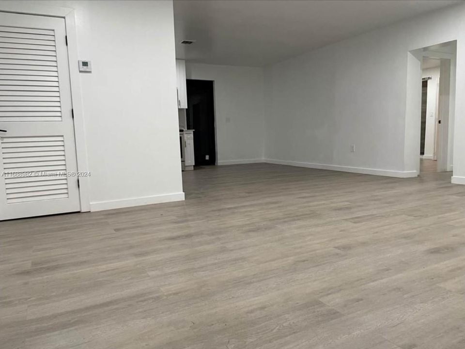 For Rent: $3,000 (2 beds, 1 baths, 1180 Square Feet)