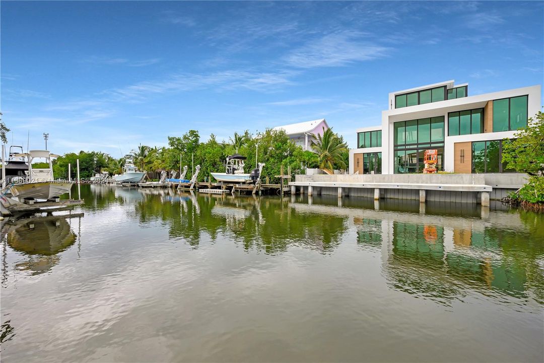 For Sale: $1,895,000 (3 beds, 3 baths, 1804 Square Feet)