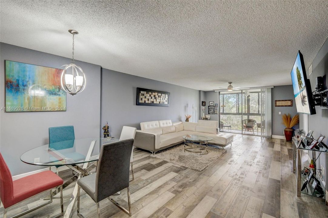 For Sale: $298,000 (2 beds, 2 baths, 1348 Square Feet)