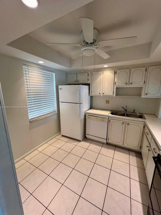 For Sale: $182,000 (2 beds, 2 baths, 955 Square Feet)