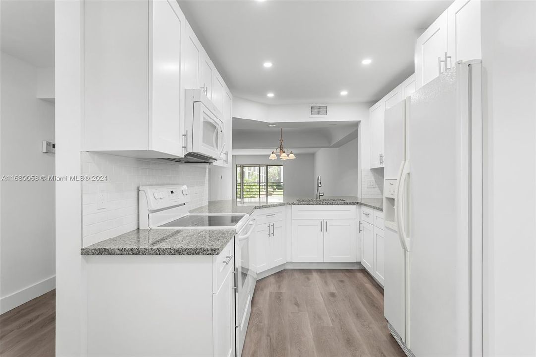 For Sale: $280,000 (2 beds, 2 baths, 1237 Square Feet)