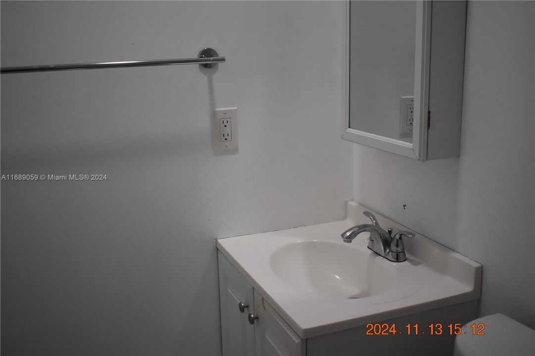 For Rent: $1,300 (1 beds, 1 baths, 2038 Square Feet)