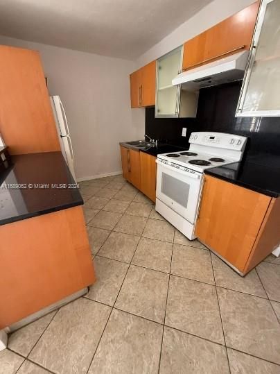 В аренду: $1,850 (2 спален, 1 ванн, 1552 Квадратных фут)