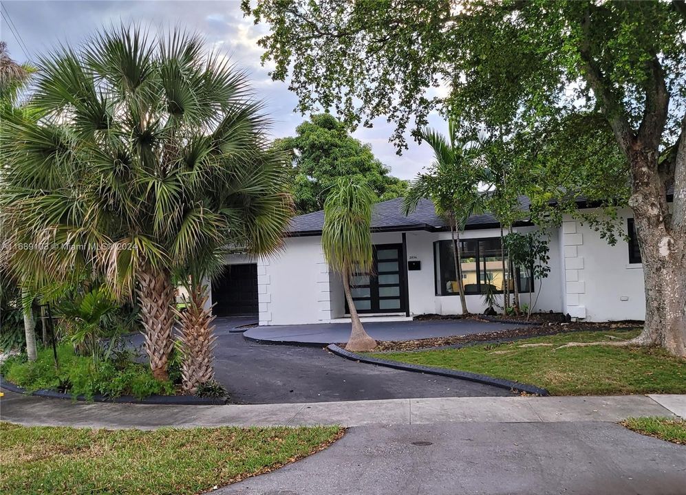 For Sale: $949,900 (3 beds, 2 baths, 2151 Square Feet)