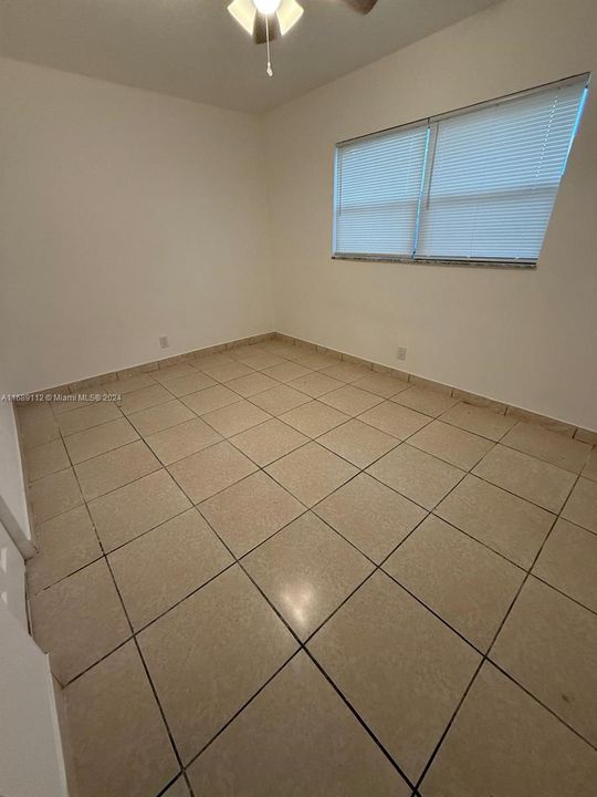 For Rent: $2,400 (3 beds, 1 baths, 4234 Square Feet)