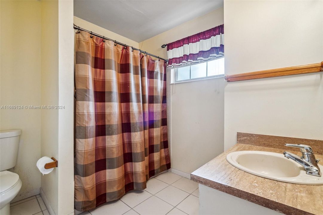 For Sale: $350,000 (2 beds, 2 baths, 1199 Square Feet)