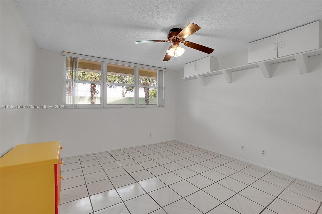 For Sale: $295,000 (2 beds, 2 baths, 928 Square Feet)