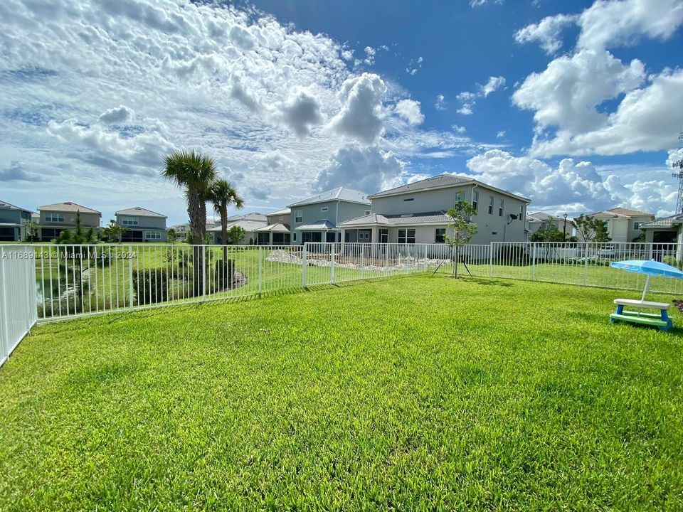 For Sale: $1,050,000 (3 beds, 2 baths, 2349 Square Feet)