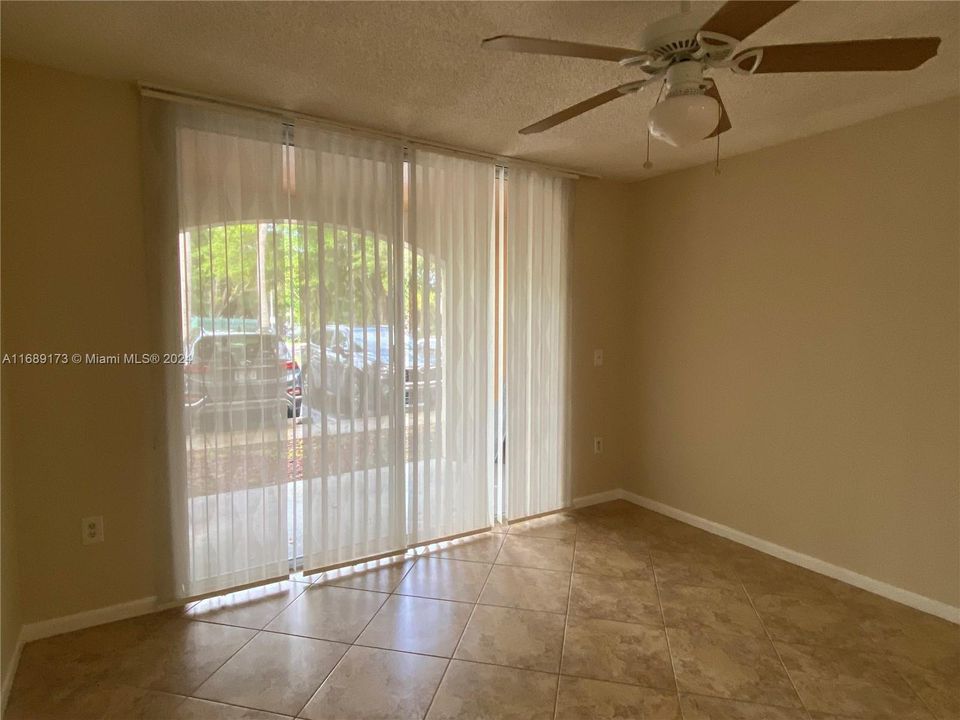 For Rent: $2,400 (2 beds, 2 baths, 966 Square Feet)