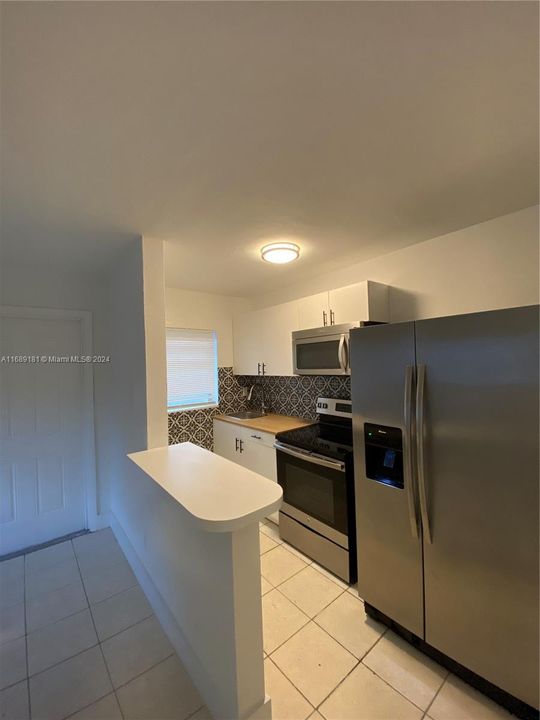 For Rent: $1,600 (1 beds, 1 baths, 4120 Square Feet)