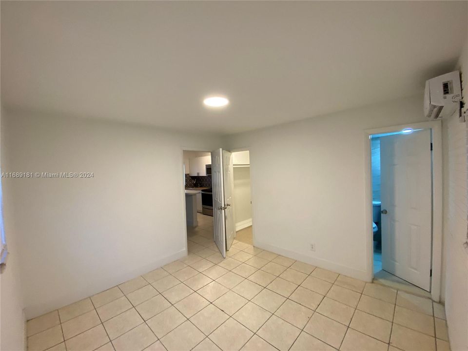 For Rent: $1,600 (1 beds, 1 baths, 4120 Square Feet)