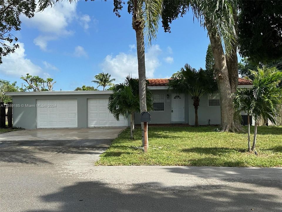 For Sale: $575,000 (3 beds, 2 baths, 1271 Square Feet)