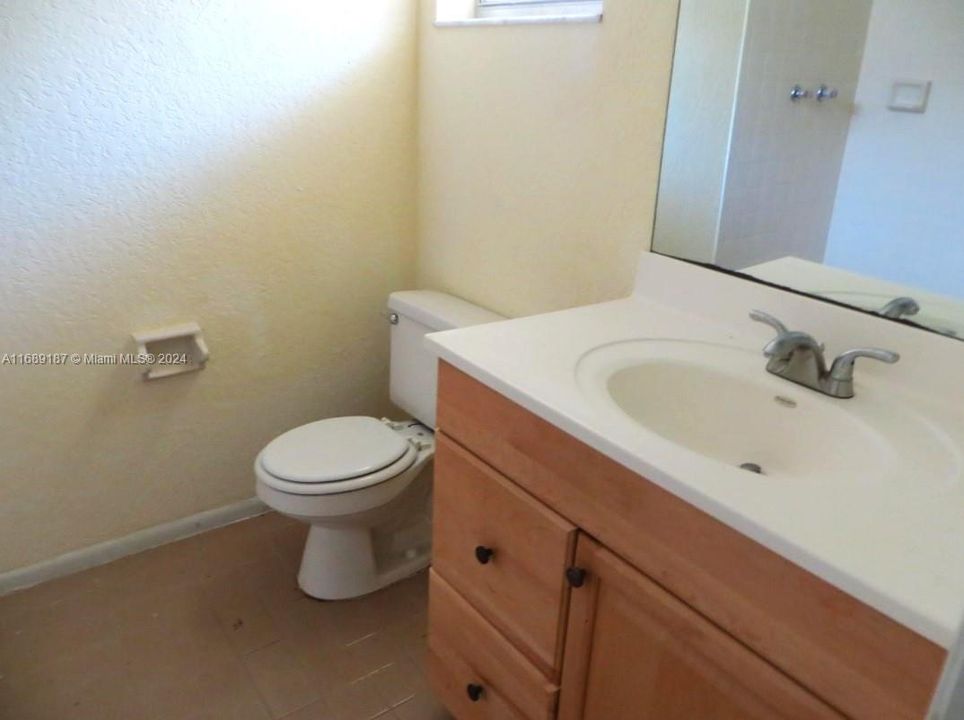 For Rent: $2,995 (3 beds, 2 baths, 1222 Square Feet)