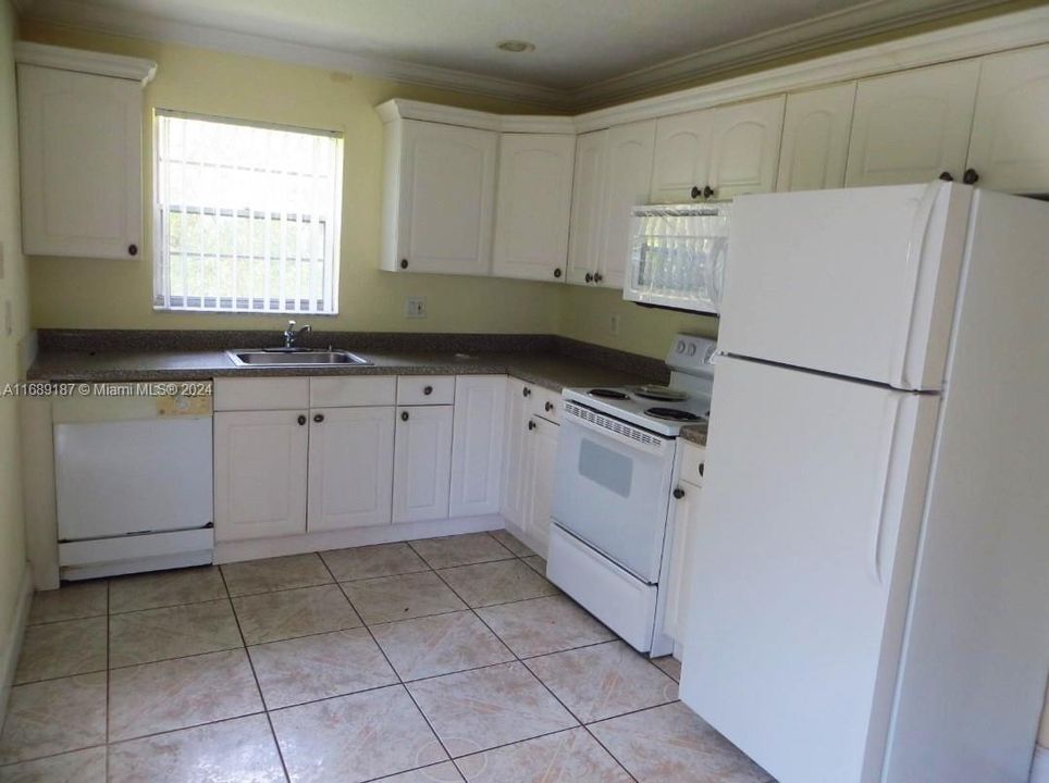 For Rent: $2,995 (3 beds, 2 baths, 1222 Square Feet)