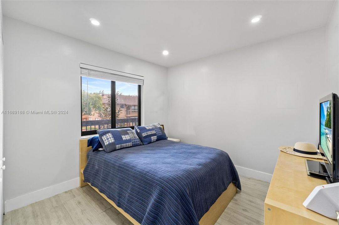 Active With Contract: $2,200 (2 beds, 2 baths, 772 Square Feet)