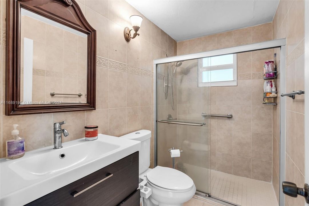 For Sale: $650,000 (2 beds, 1 baths, 1197 Square Feet)