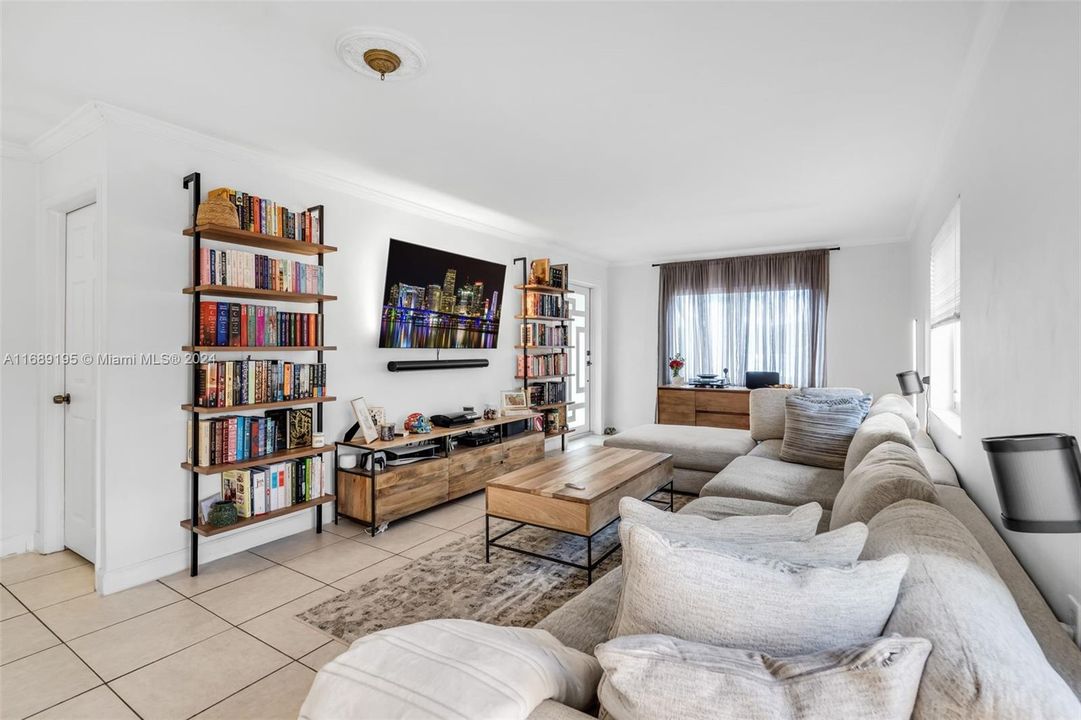 For Sale: $650,000 (2 beds, 1 baths, 1197 Square Feet)