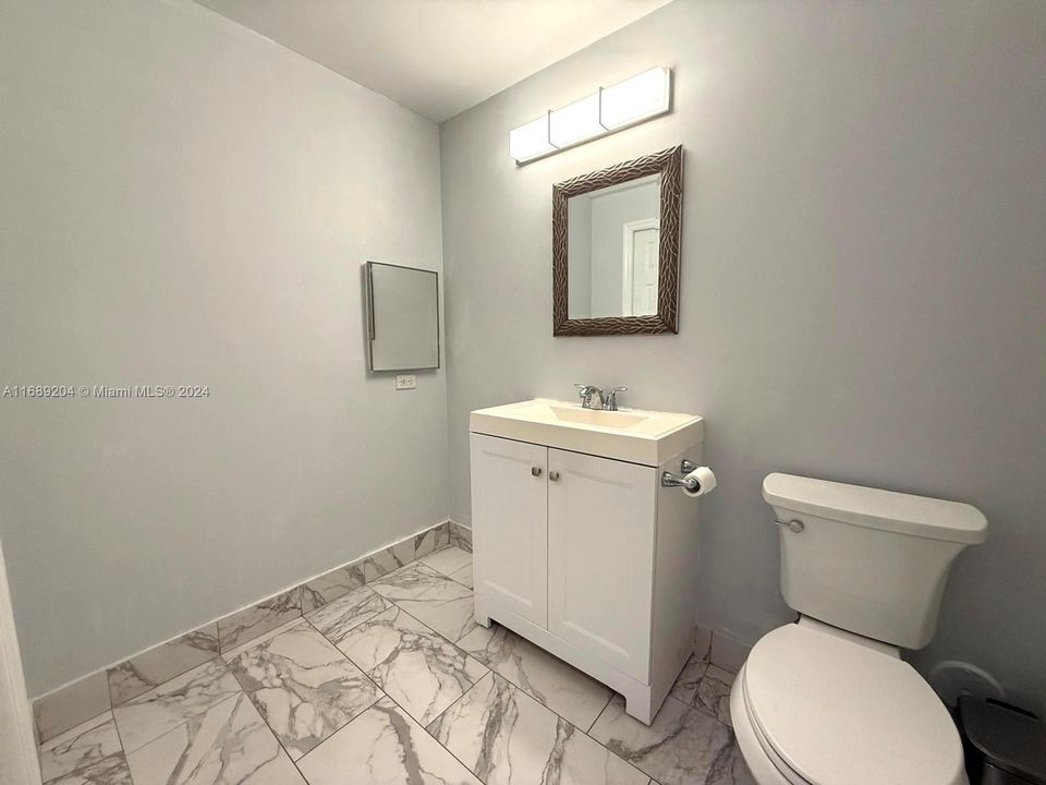 For Sale: $279,000 (1 beds, 1 baths, 794 Square Feet)