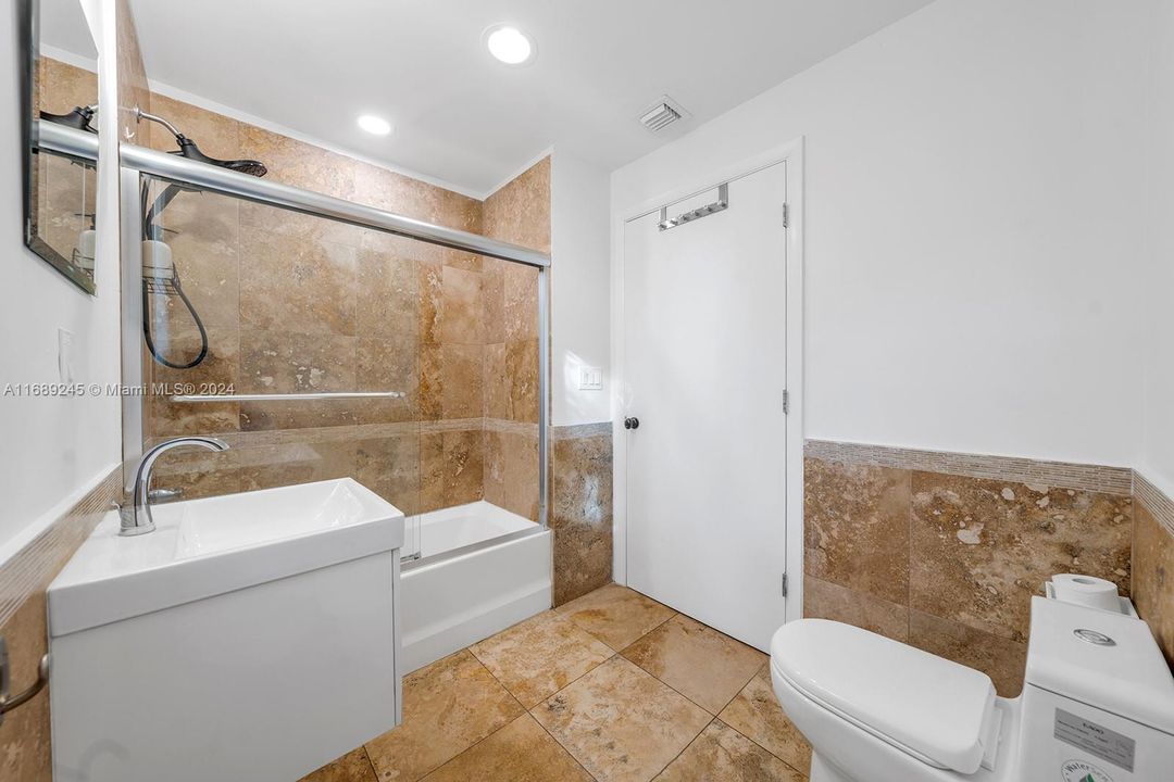 For Sale: $489,000 (2 beds, 1 baths, 707 Square Feet)