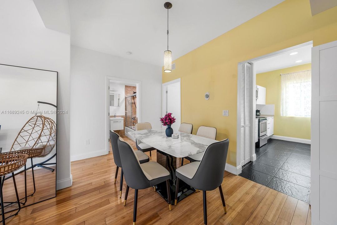 For Sale: $489,000 (2 beds, 1 baths, 707 Square Feet)