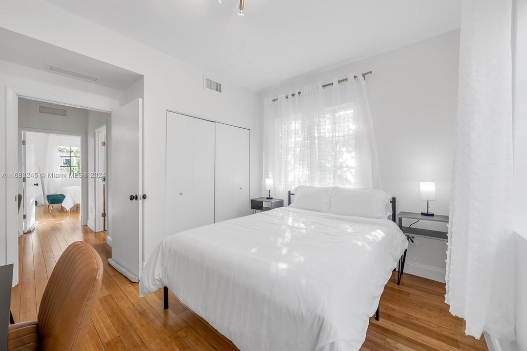 For Sale: $489,000 (2 beds, 1 baths, 707 Square Feet)