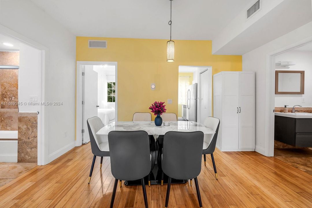 For Sale: $489,000 (2 beds, 1 baths, 707 Square Feet)