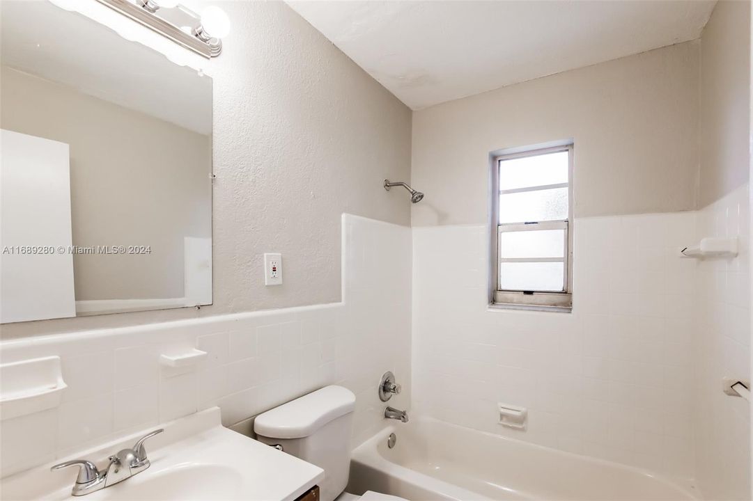 For Rent: $2,285 (3 beds, 2 baths, 972 Square Feet)