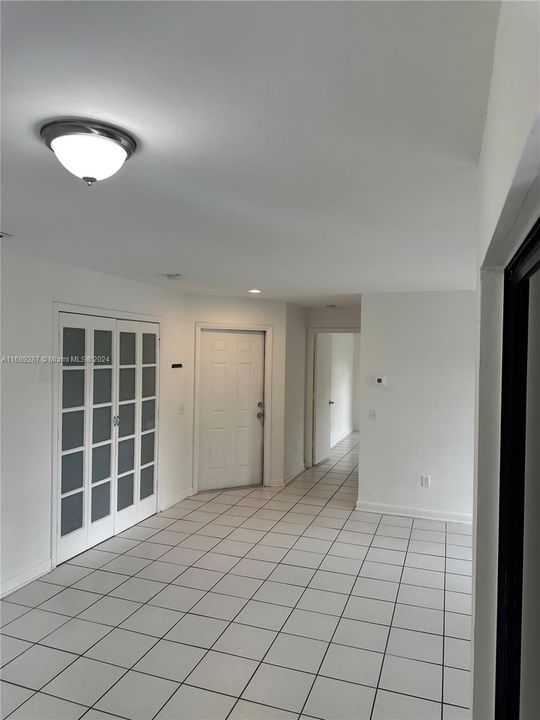 For Sale: $388,000 (2 beds, 2 baths, 885 Square Feet)