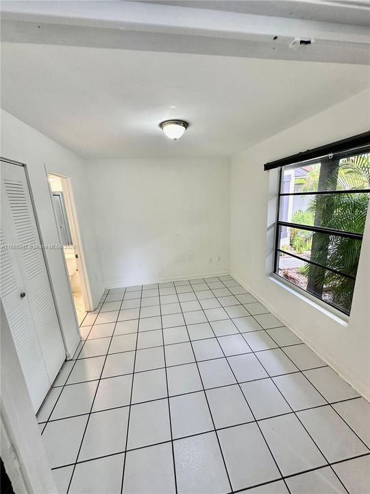 For Sale: $388,000 (2 beds, 2 baths, 885 Square Feet)