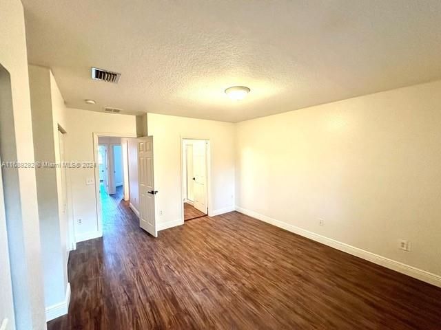 For Rent: $2,400 (3 beds, 2 baths, 1318 Square Feet)