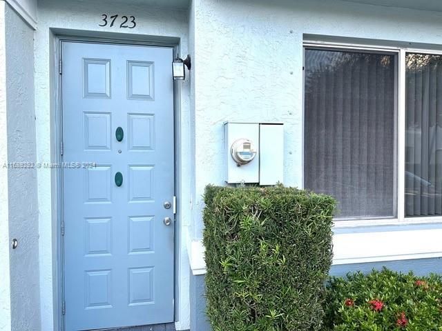 For Rent: $2,400 (3 beds, 2 baths, 1318 Square Feet)