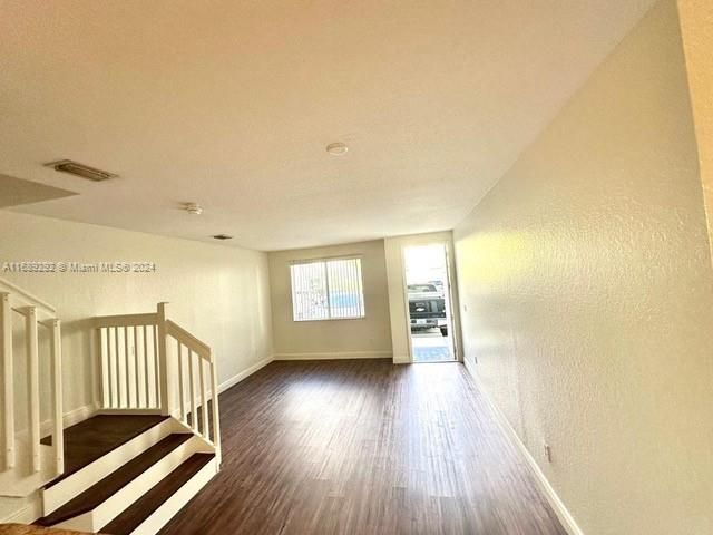 For Rent: $2,400 (3 beds, 2 baths, 1318 Square Feet)