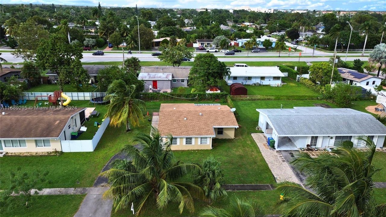 For Sale: $425,000 (4 beds, 2 baths, 1186 Square Feet)